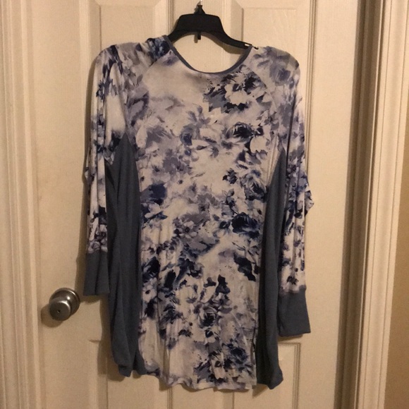 Top - Picture 2 of 2